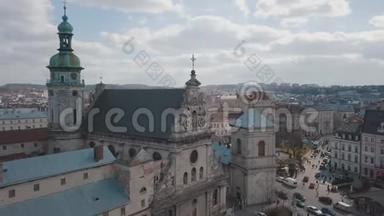 空中城市利沃夫，乌克兰。 欧洲城市。 市的热门区域.. 教会